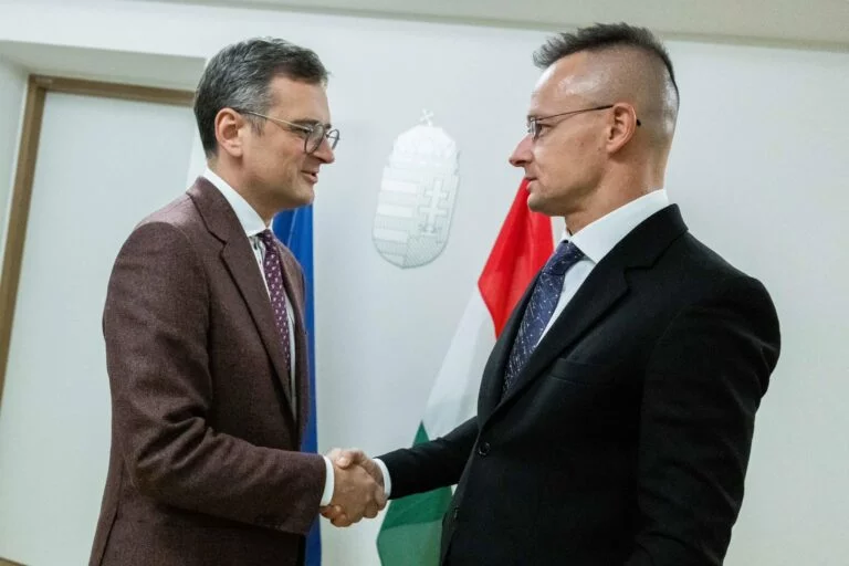 Il ministro degli Esteri Dmytro Kuleba incontra il suo omologo ungherese